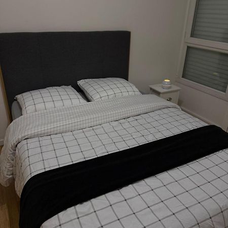 מונט-לה-ג'ולי Spacieux Appartement De Charme, Pres De Paris מראה חיצוני תמונה