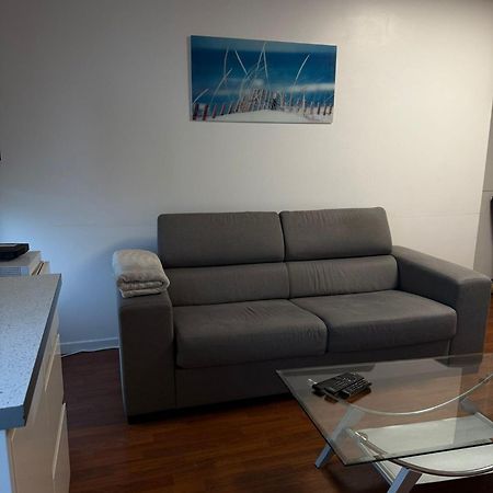 מונט-לה-ג'ולי Spacieux Appartement De Charme, Pres De Paris מראה חיצוני תמונה