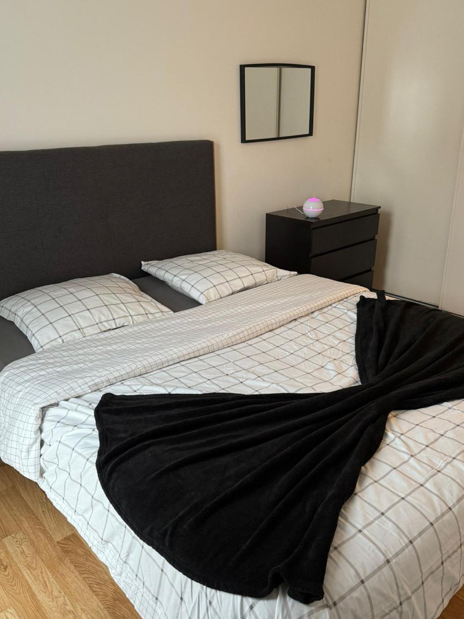 מונט-לה-ג'ולי Spacieux Appartement De Charme, Pres De Paris מראה חיצוני תמונה